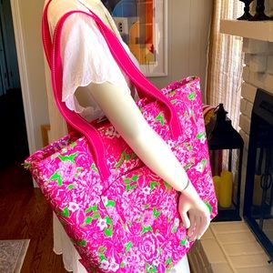 Lilly Pulitzer insulated beach bag.